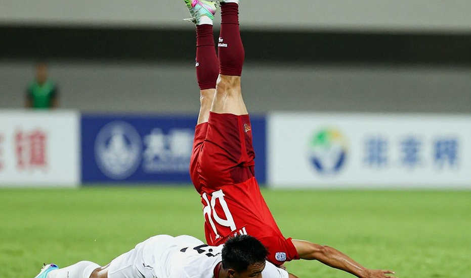 Thương vụ V.League 2036 không chết trên bàn đàm phán, nó chỉ chết khi điện thoại hết pin