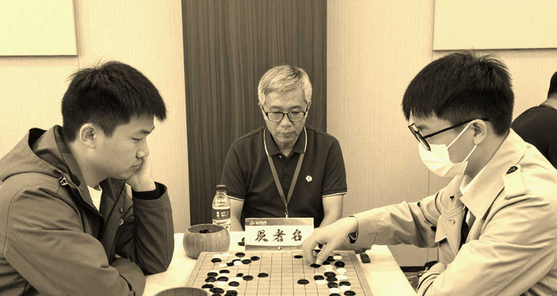 Nepomniachtchi làm Carlsen khiếp sợ, đánh bại Sindarov trên giây tại GCL 2026