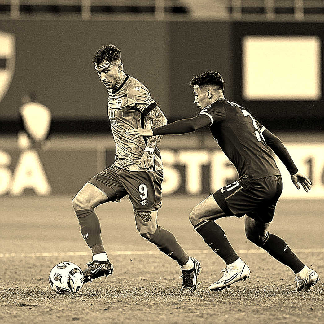 Footsteps on the Touchline: Vietnam's National Team and the Re-Reading of Its Defence from Ground Zero Footsteps on the Touchline: Vietnam's National Team and the Re-Reading of Its Defence from Ground Zero