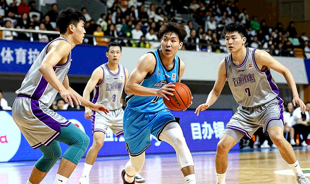 Bàn thắng phút 11 của Ivan Toney và khoảng trống mà VAR không bao giờ vẽ