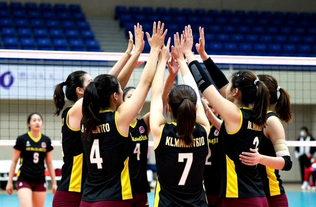 Kentucky hạ Louisville 3-1: bốn tay đập hai chữ số và cú lật set hai 29-27