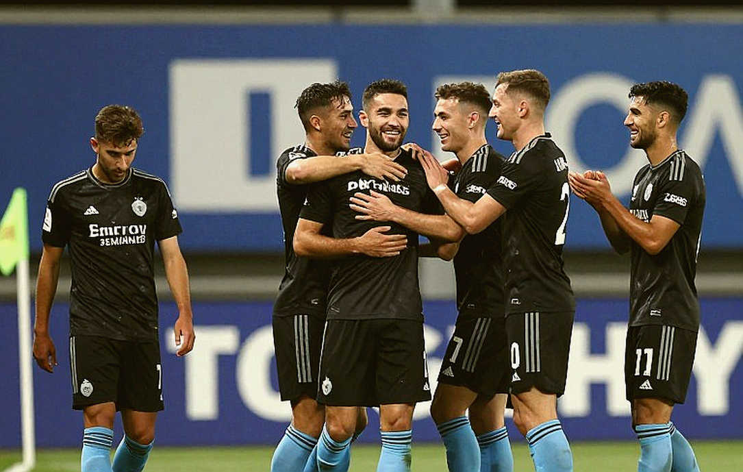 Bàn thắng thứ 100 của Messi và cuộc đua Quả bóng Vàng thứ chín: ba lớp câu chuyện giữa một cú đánh đầu và một quả phạt góc