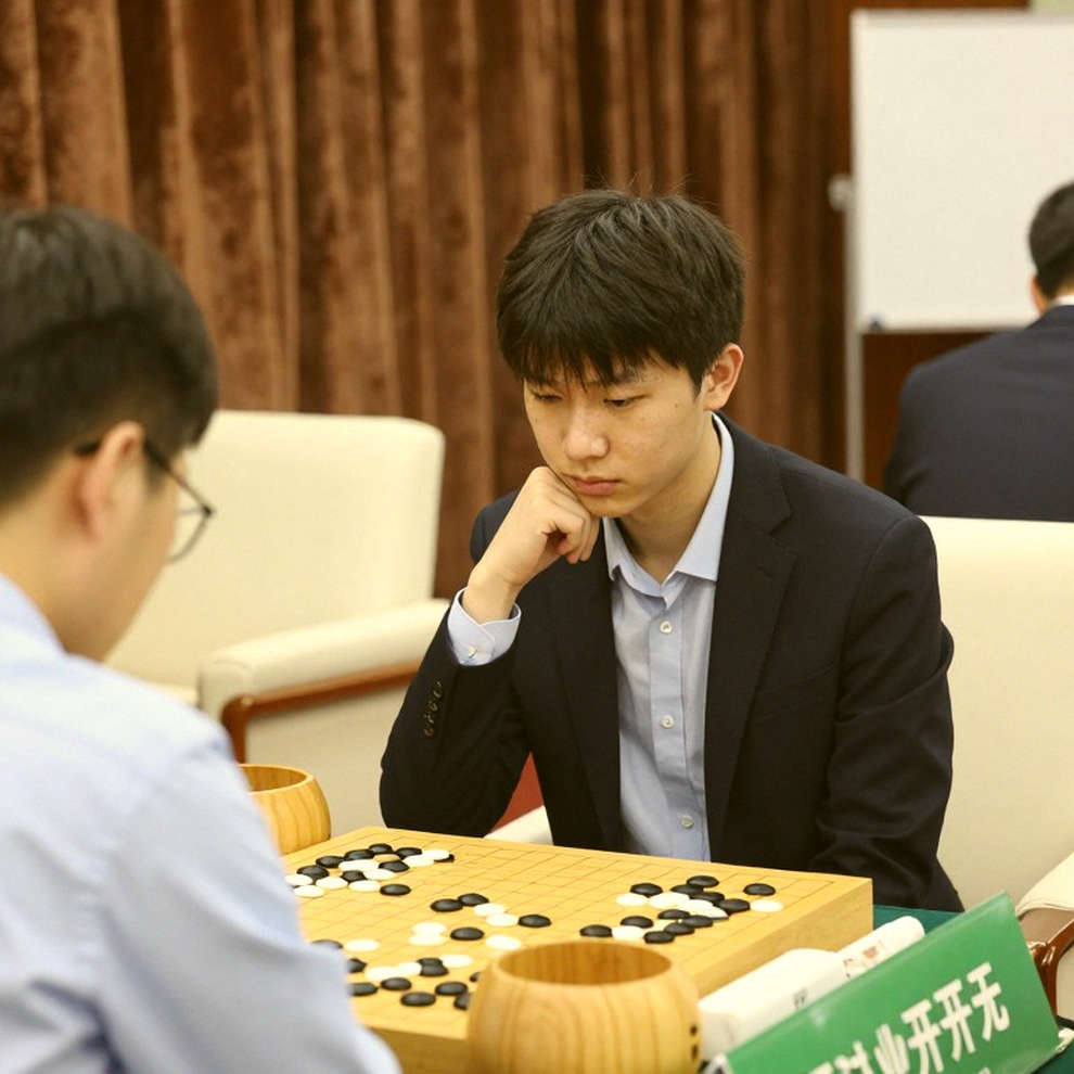 UzChess Cup: Ván cờ ngắn của Jacobson và bài học về mở màn chưa được kiểm chứng