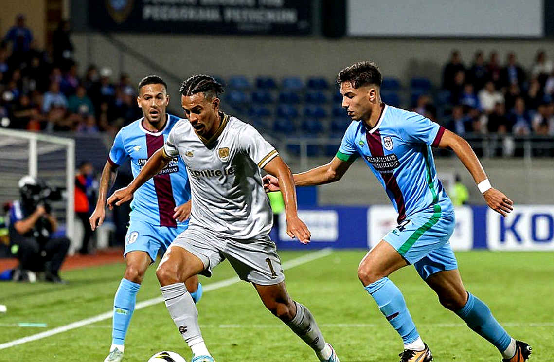 V.League: Khi đầu gối cạn pin trước khi bảng tỷ số kịp đổi
